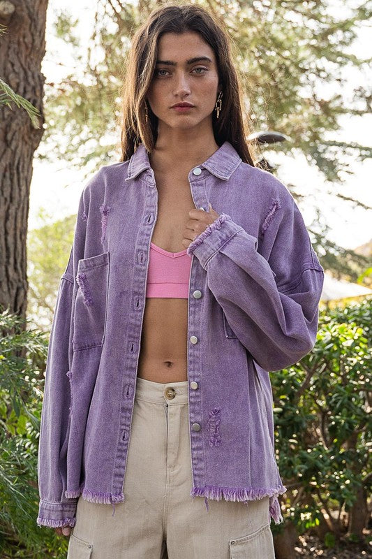 
                  
                    Chaqueta Oversized Desgastada con Flecos
                  
                