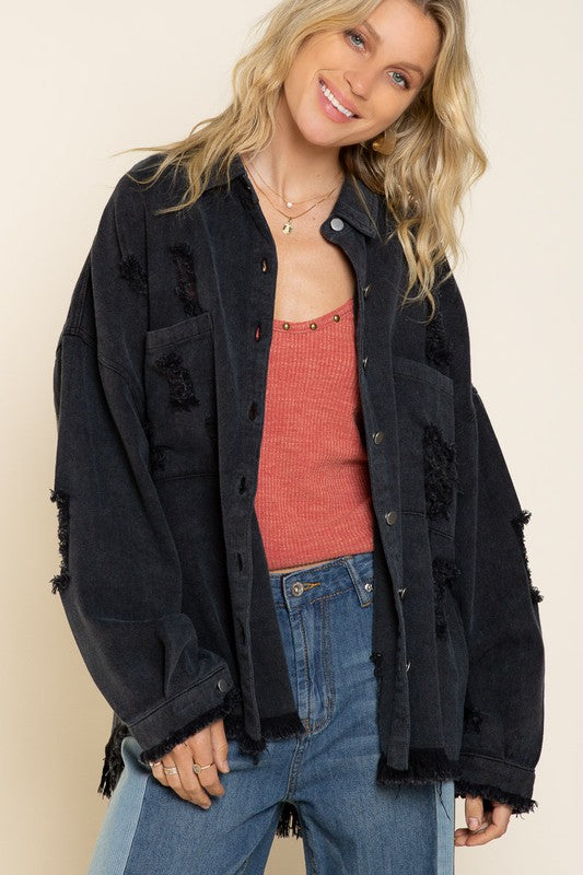 
                  
                    Chaqueta Oversized Desgastada con Flecos
                  
                