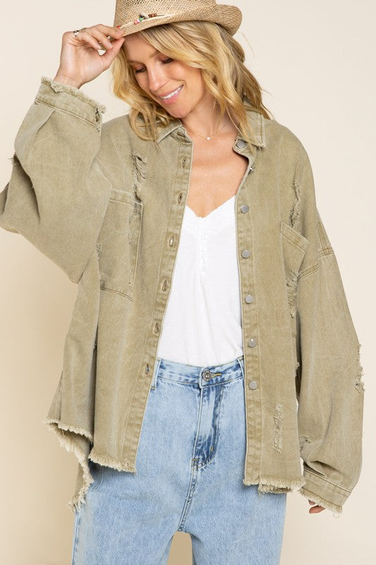 
                  
                    Chaqueta Oversized Desgastada con Flecos
                  
                