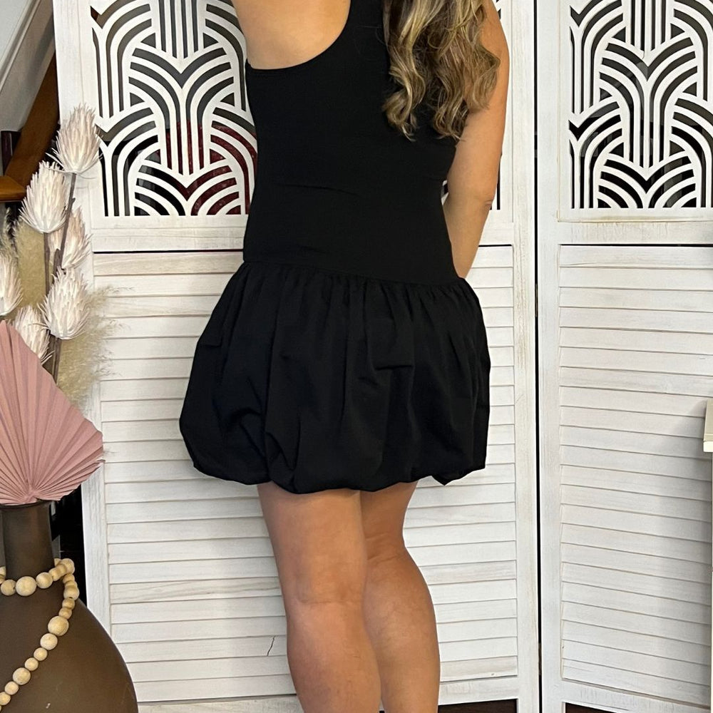 
                  
                    Vestido con dobladillo burbuja de costa
                  
                