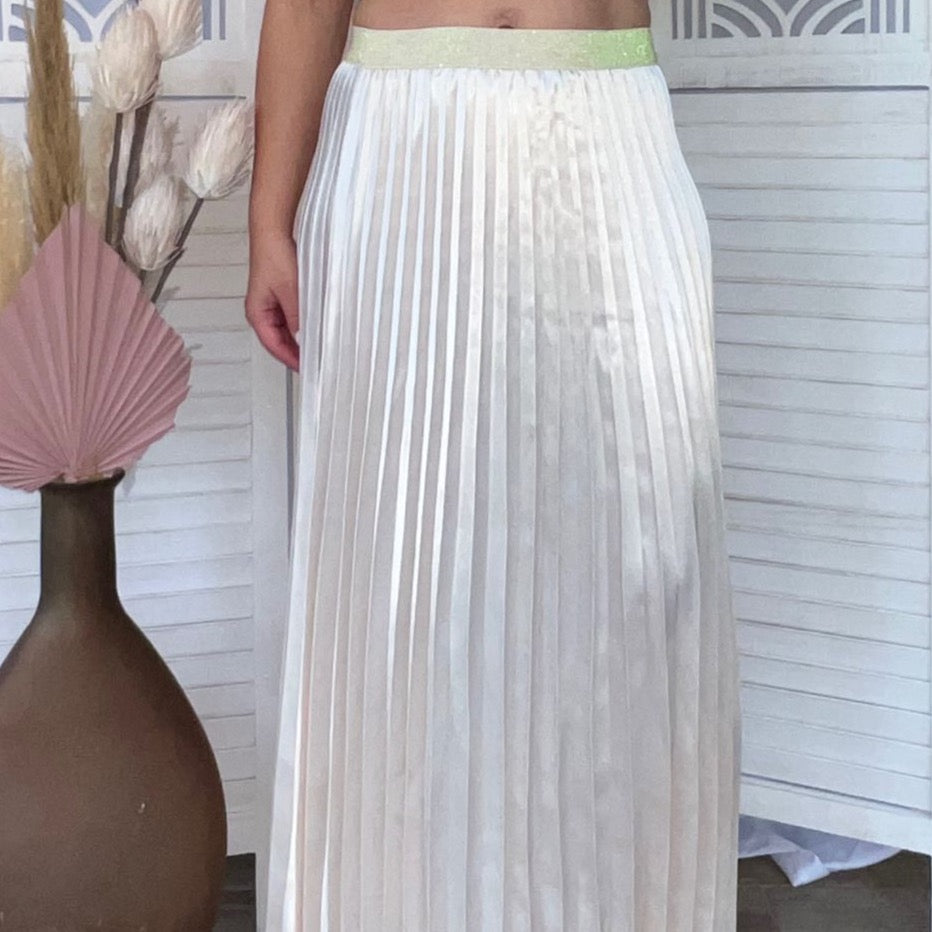 
                  
                    Simple Bliss Pleated Skirt - Merlot Poppy Small
                  
                